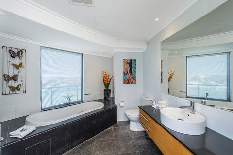 A 406 FANTASTIC OCEAN BEACH And MARINA VIEW APT - MANDURAH - Accommodation Cairns 14