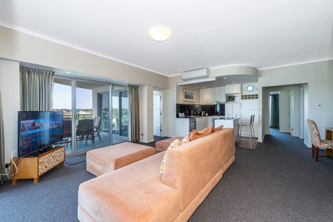 A 406 FANTASTIC OCEAN BEACH And MARINA VIEW APT - MANDURAH - Accommodation Cairns 22
