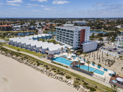 A 406 FANTASTIC OCEAN BEACH And MARINA VIEW APT - MANDURAH - Accommodation Cairns 7