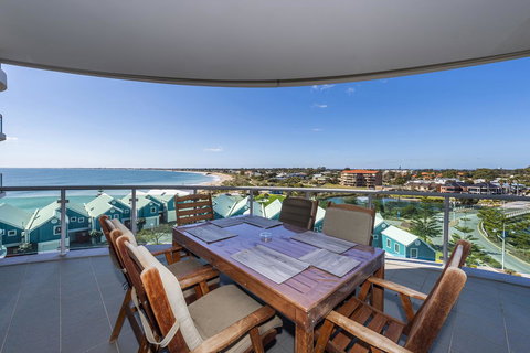 A 406 FANTASTIC OCEAN BEACH And MARINA VIEW APT - MANDURAH - Accommodation Cairns 4