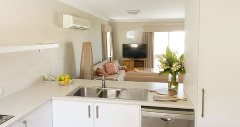 The Marina Hotel - Mindarie - Accommodation Cairns 24