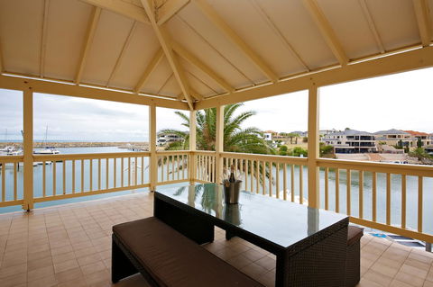 The Marina Hotel - Mindarie - Accommodation Cairns 7