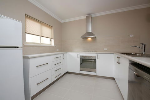 The Marina Hotel - Mindarie - Accommodation Cairns 8