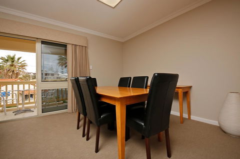 The Marina Hotel - Mindarie - Accommodation Cairns 11