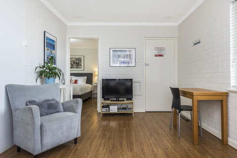 Hensman 10 - Accommodation Cairns 10