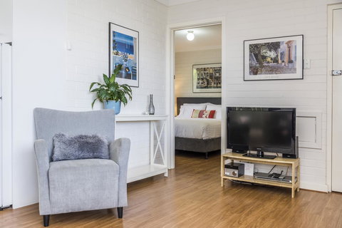 Hensman 10 - Accommodation Cairns 9