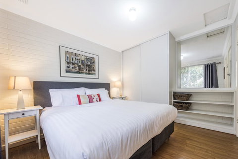 Hensman 10 - Accommodation Cairns 14