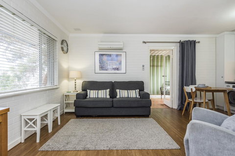 Hensman 10 - Accommodation Cairns 11