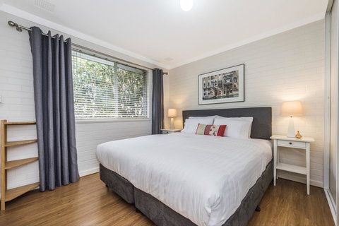 Hensman 10 - Accommodation Cairns 12