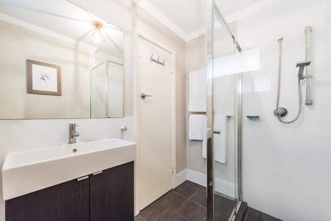 Hensman 10 - Accommodation Cairns 15