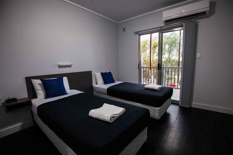 Beadon Bay Hotel - Accommodation Cairns 6