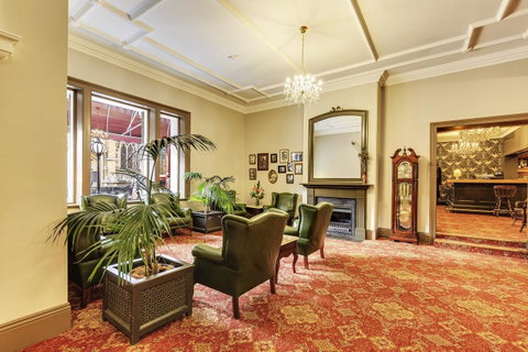 Hadley\'s Orient Hotel - Accommodation Cairns 12