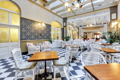 Hadley\'s Orient Hotel - Accommodation Cairns 1