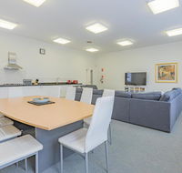 4 Bedroom House - Hobart CBD - Free Parking - Accommodation Cairns