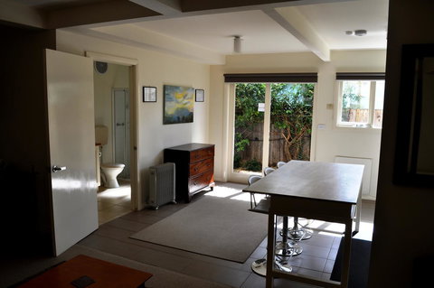 Belton Apartments-Hedge Cottage - Accommodation Cairns 2