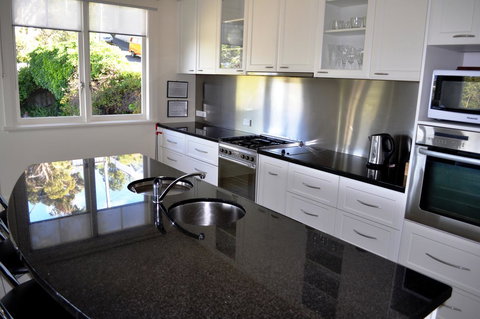 Belton Apartments-Hedge Cottage - Accommodation Cairns 25