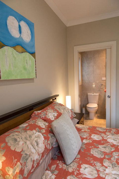 Mountain Blue Guest House - Accommodation Cairns 12