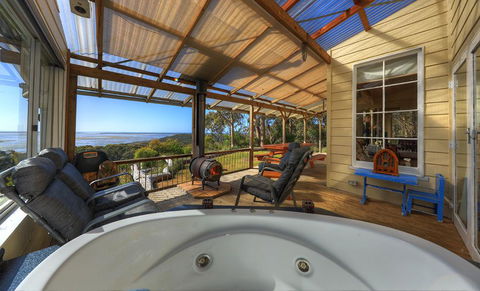 Island View Spa Cottage - Accommodation Cairns 5
