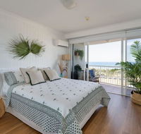 NEW Beautiful 2 Bed Ocean Views in Broadbeach - Accommodation Cairns
