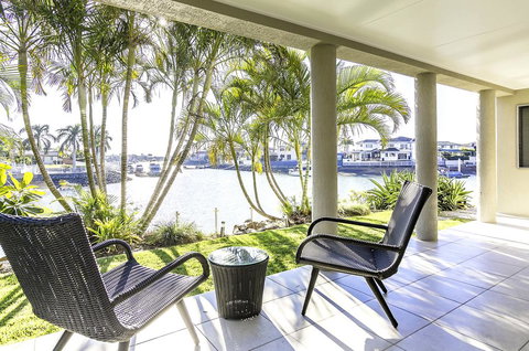 NewPort Dream Quiet Island - No Party - Accommodation Cairns 1