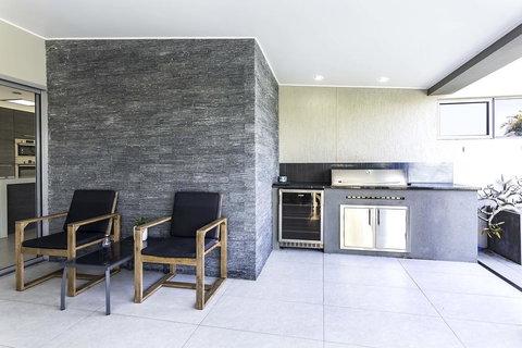 NewPort Dream Quiet Island - No Party - Accommodation Cairns 3