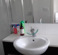 Nice single room in modern townhouse - Accommodation Cairns