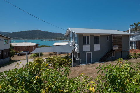 Norm's Beach House - Airlie Beach - Accommodation Cairns 0