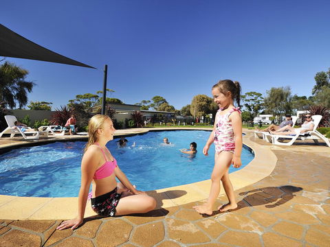NRMA Eastern Beach Holiday Park - Accommodation Cairns 0