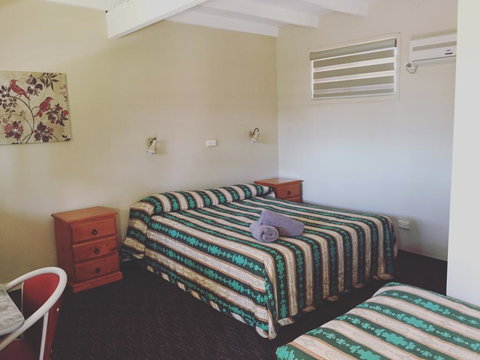 Oasis Motel - Accommodation Cairns 0