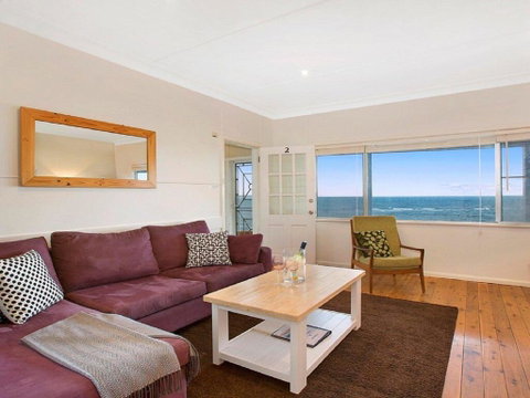 Ocean Blue Apartment Two - Oceanfront Apartment - Accommodation Cairns 0