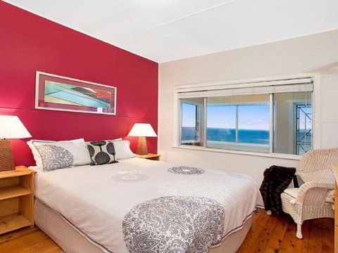 Ocean Blue Apartment Two - Oceanfront Apartment - Accommodation Cairns 2