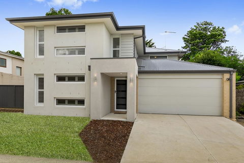 OCEAN BREEZE Family Home - Accommodation Cairns 0