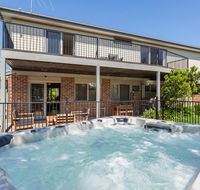 Ocean Breeze Retreat - with spa and space - Accommodation Cairns