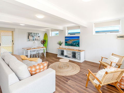 Ocean Dreaming- Amazing Views - Just Listed Up Dated Photos Available Shortly. - Accommodation Cairns 0