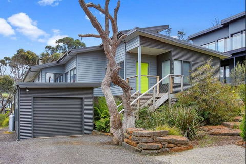 OCEAN ESCAPE - The Ultimate Luxury Beach House - Accommodation Cairns 1