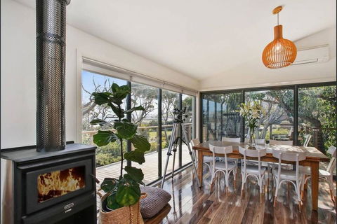 OCEAN ESCAPE - The Ultimate Luxury Beach House - Accommodation Cairns 0