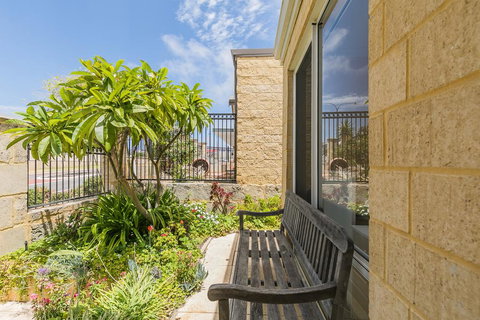 Ocean Keys Cottage - Free WiFi - Accommodation Cairns 2