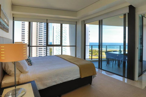 Ocean Views In The Heart Of Broadbeach - Accommodation Cairns 0