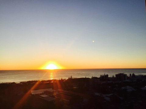 Ocean Views In The Heart Of Broadbeach - Accommodation Cairns 2