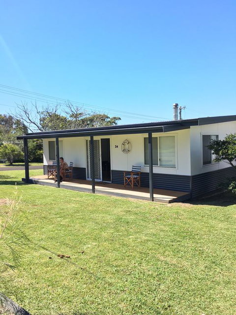 OceanWhispers Beach House - Accommodation Cairns 3