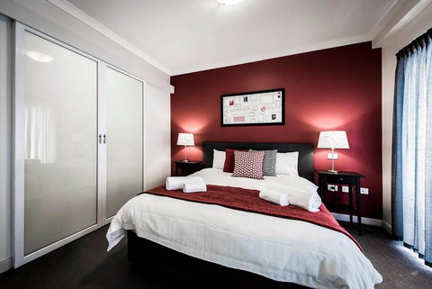 One Bedroom Apt Near Perth CBD With Parking - Accommodation Cairns 2