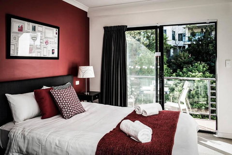 One Bedroom Apt Near Perth CBD With Parking - Accommodation Cairns 0