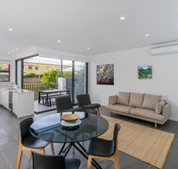 Oxford Steps - Executive 2BR Bulimba Apartment Across from the Park on Oxford St - Accommodation Cairns