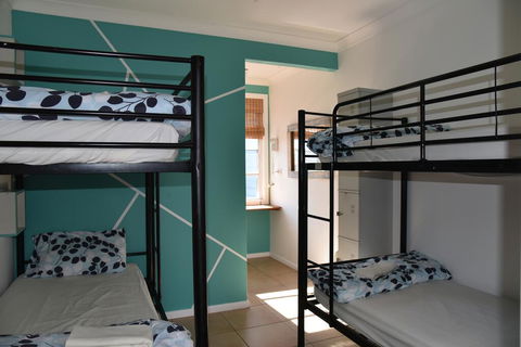 Ozzie Pozzie Backpackers - Port Macquarie YHA - Accommodation Cairns 2