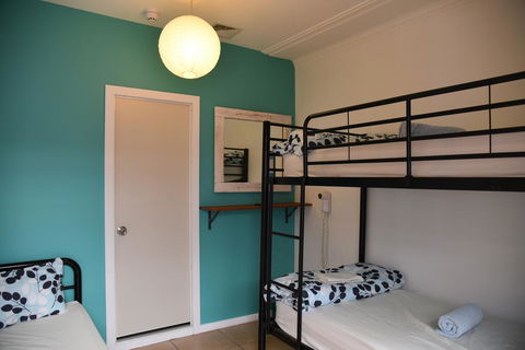 Ozzie Pozzie Backpackers - Port Macquarie YHA - Accommodation Cairns 1