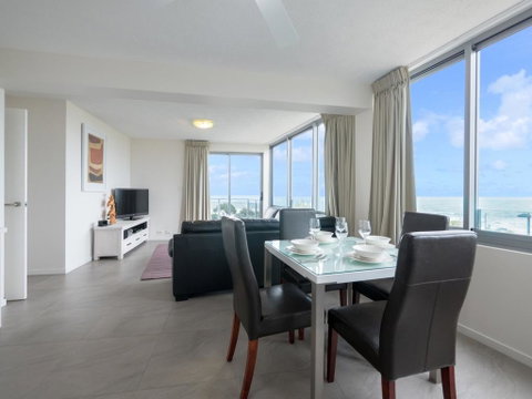 Pacific Towers Unit 4, 19 Ormonde Tce Kings Beach - Accommodation Cairns 1