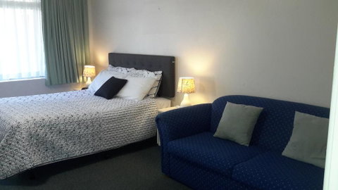 Paramount Motel - Accommodation Cairns 0