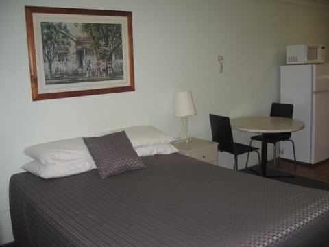 Paramount Motel - Accommodation Cairns 2