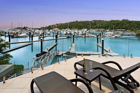 Pavillion 3 Absolute Waterfront 4 Bedroom 2 Lounge Room Plunge Pool + Golf Buggy - Accommodation Cairns 2
