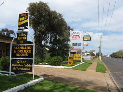 Peak Hill Golden Peak Budget Motel - Accommodation Cairns 0